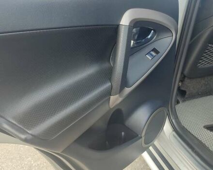 Серый Тойота РАВ 4, объемом двигателя 2 л и пробегом 424 тыс. км за 9000 $, фото 11 на Automoto.ua