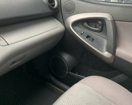 Серый Тойота РАВ 4, объемом двигателя 2.4 л и пробегом 290 тыс. км за 7495 $, фото 12 на Automoto.ua