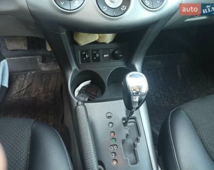 Серый Тойота РАВ 4, объемом двигателя 2.36 л и пробегом 177 тыс. км за 8500 $, фото 14 на Automoto.ua