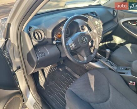 Серый Тойота РАВ 4, объемом двигателя 2 л и пробегом 146 тыс. км за 10600 $, фото 3 на Automoto.ua