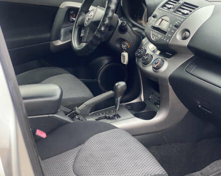 Серый Тойота РАВ 4, объемом двигателя 2 л и пробегом 260 тыс. км за 7500 $, фото 7 на Automoto.ua