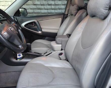 Серый Тойота РАВ 4, объемом двигателя 2.4 л и пробегом 283 тыс. км за 8200 $, фото 3 на Automoto.ua