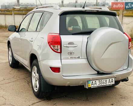 Серый Тойота РАВ 4, объемом двигателя 2 л и пробегом 260 тыс. км за 7500 $, фото 5 на Automoto.ua