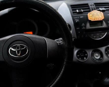 Серый Тойота РАВ 4, объемом двигателя 2.2 л и пробегом 271 тыс. км за 9500 $, фото 2 на Automoto.ua