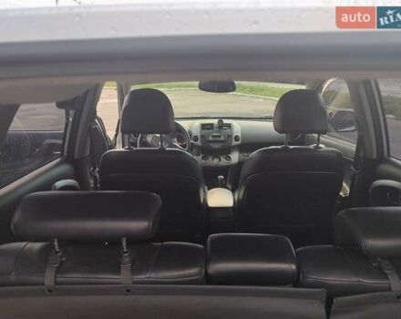 Серый Тойота РАВ 4, объемом двигателя 2 л и пробегом 424 тыс. км за 9000 $, фото 20 на Automoto.ua