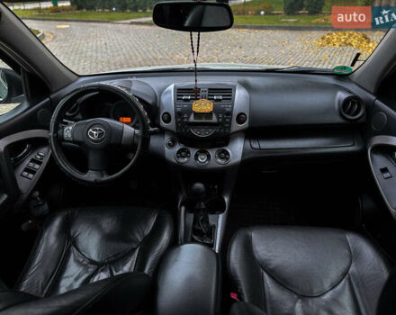 Серый Тойота РАВ 4, объемом двигателя 2.2 л и пробегом 271 тыс. км за 9500 $, фото 3 на Automoto.ua