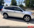 Серый Тойота РАВ 4, объемом двигателя 2.4 л и пробегом 245 тыс. км за 8700 $, фото 2 на Automoto.ua