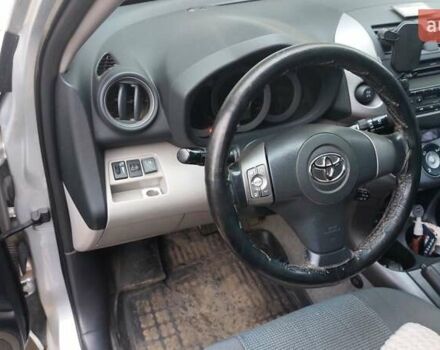 Сірий Тойота РАВ 4, об'ємом двигуна 2.4 л та пробігом 224 тис. км за 9000 $, фото 5 на Automoto.ua