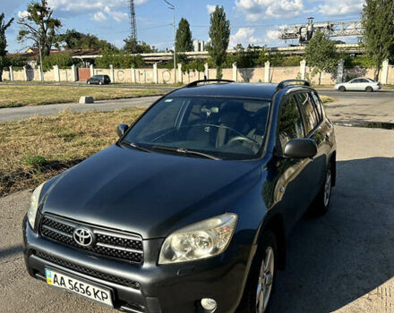 Серый Тойота РАВ 4, объемом двигателя 1.99 л и пробегом 135 тыс. км за 10500 $, фото 1 на Automoto.ua