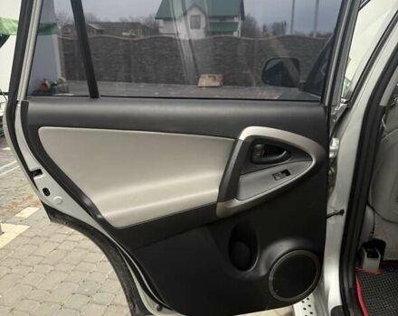 Сірий Тойота РАВ 4, об'ємом двигуна 2.4 л та пробігом 144 тис. км за 11200 $, фото 17 на Automoto.ua