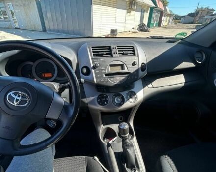 Сірий Тойота РАВ 4, об'ємом двигуна 2.2 л та пробігом 233 тис. км за 5800 $, фото 4 на Automoto.ua