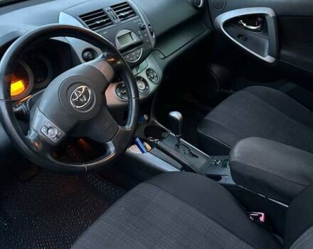 Серый Тойота РАВ 4, объемом двигателя 2 л и пробегом 236 тыс. км за 9200 $, фото 5 на Automoto.ua