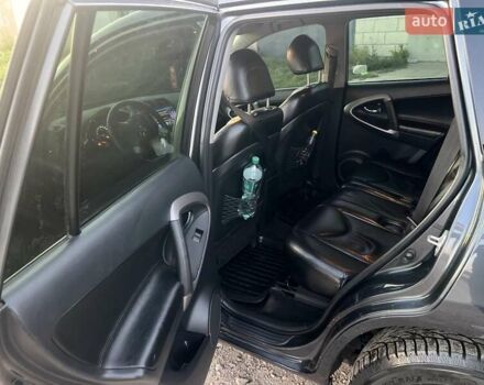 Сірий Тойота РАВ 4, об'ємом двигуна 2.2 л та пробігом 272 тис. км за 10000 $, фото 9 на Automoto.ua