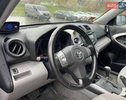 Серый Тойота РАВ 4, объемом двигателя 2.4 л и пробегом 143 тыс. км за 8500 $, фото 8 на Automoto.ua