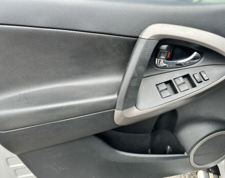 Серый Тойота РАВ 4, объемом двигателя 2 л и пробегом 226 тыс. км за 7999 $, фото 14 на Automoto.ua