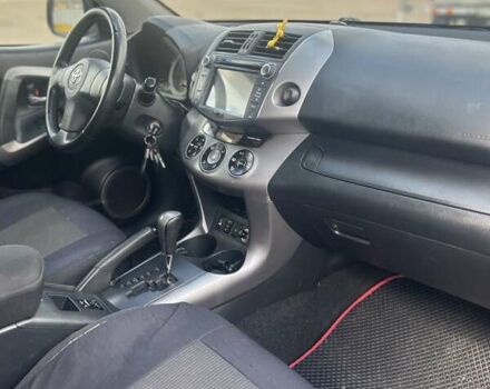 Серый Тойота РАВ 4, объемом двигателя 2 л и пробегом 257 тыс. км за 8200 $, фото 9 на Automoto.ua