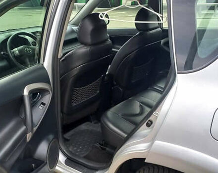 Сірий Тойота РАВ 4, об'ємом двигуна 2.4 л та пробігом 194 тис. км за 11900 $, фото 5 на Automoto.ua