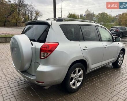 Серый Тойота РАВ 4, объемом двигателя 2.4 л и пробегом 143 тыс. км за 8500 $, фото 4 на Automoto.ua