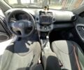 Серый Тойота РАВ 4, объемом двигателя 2 л и пробегом 240 тыс. км за 7500 $, фото 9 на Automoto.ua