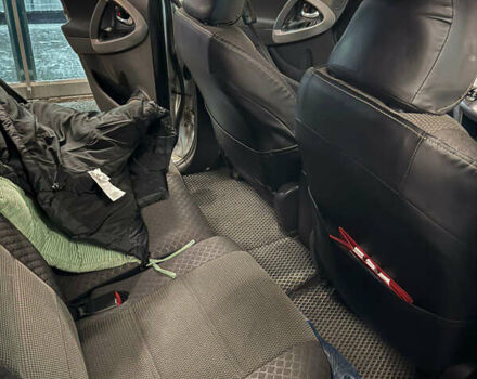 Серый Тойота РАВ 4, объемом двигателя 2 л и пробегом 212 тыс. км за 10800 $, фото 7 на Automoto.ua