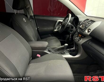 Серый Тойота РАВ 4, объемом двигателя 2 л и пробегом 200 тыс. км за 8800 $, фото 4 на Automoto.ua