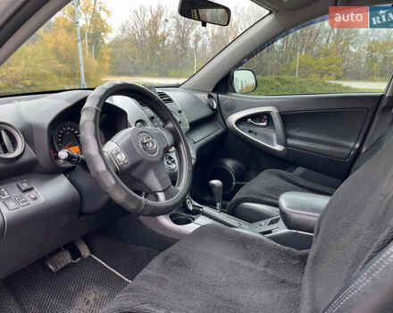 Серый Тойота РАВ 4, объемом двигателя 2 л и пробегом 219 тыс. км за 10500 $, фото 5 на Automoto.ua