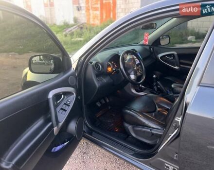 Сірий Тойота РАВ 4, об'ємом двигуна 2.2 л та пробігом 272 тис. км за 10000 $, фото 8 на Automoto.ua