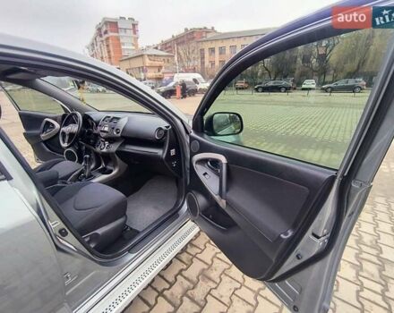 Серый Тойота РАВ 4, объемом двигателя 2.2 л и пробегом 265 тыс. км за 9400 $, фото 22 на Automoto.ua