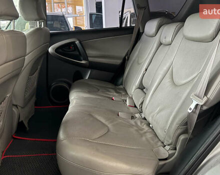 Сірий Тойота РАВ 4, об'ємом двигуна 2.36 л та пробігом 144 тис. км за 11000 $, фото 19 на Automoto.ua