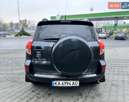 Серый Тойота РАВ 4, объемом двигателя 2 л и пробегом 172 тыс. км за 9500 $, фото 5 на Automoto.ua