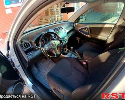 Серый Тойота РАВ 4, объемом двигателя 2 л и пробегом 201 тыс. км за 9200 $, фото 7 на Automoto.ua