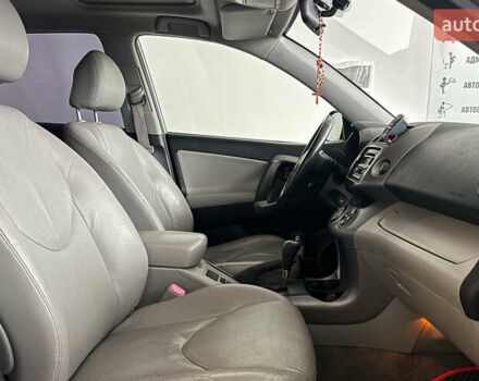 Сірий Тойота РАВ 4, об'ємом двигуна 2.36 л та пробігом 144 тис. км за 11000 $, фото 20 на Automoto.ua