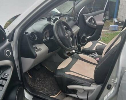 Серый Тойота РАВ 4, объемом двигателя 2.36 л и пробегом 146 тыс. км за 10900 $, фото 3 на Automoto.ua