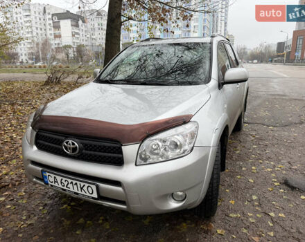 Серый Тойота РАВ 4, объемом двигателя 2.4 л и пробегом 174 тыс. км за 11700 $, фото 1 на Automoto.ua
