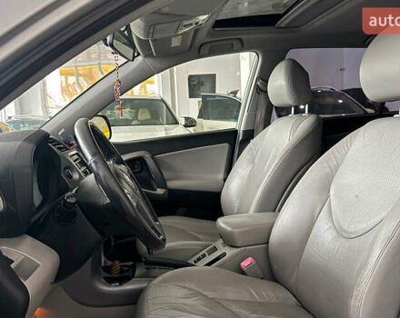 Сірий Тойота РАВ 4, об'ємом двигуна 2.36 л та пробігом 144 тис. км за 11000 $, фото 8 на Automoto.ua