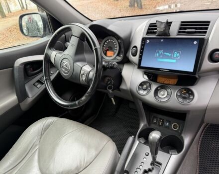 Сірий Тойота РАВ 4, об'ємом двигуна 2.4 л та пробігом 174 тис. км за 11700 $, фото 5 на Automoto.ua