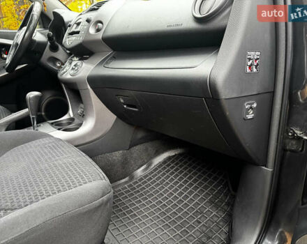 Серый Тойота РАВ 4, объемом двигателя 2 л и пробегом 232 тыс. км за 11500 $, фото 26 на Automoto.ua