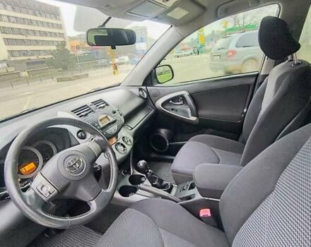 Серый Тойота РАВ 4, объемом двигателя 2.2 л и пробегом 265 тыс. км за 9400 $, фото 18 на Automoto.ua