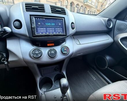 Серый Тойота РАВ 4, объемом двигателя 2.4 л и пробегом 230 тыс. км за 9300 $, фото 6 на Automoto.ua