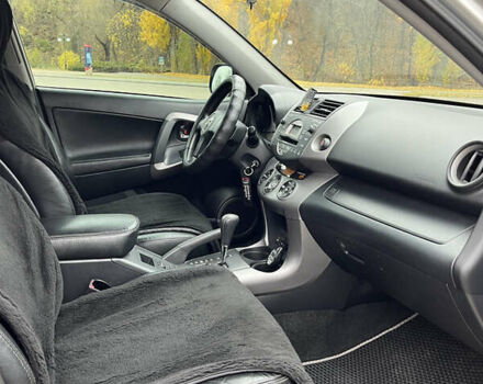 Серый Тойота РАВ 4, объемом двигателя 2 л и пробегом 219 тыс. км за 10500 $, фото 6 на Automoto.ua