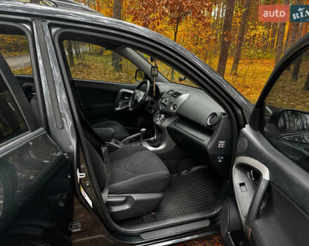 Серый Тойота РАВ 4, объемом двигателя 2 л и пробегом 232 тыс. км за 11500 $, фото 6 на Automoto.ua