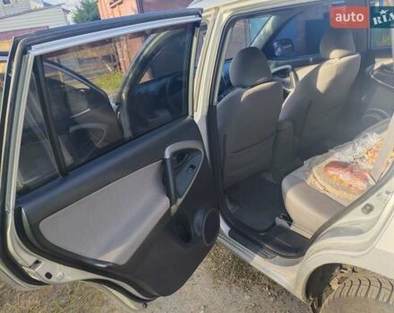 Серый Тойота РАВ 4, объемом двигателя 2.36 л и пробегом 196 тыс. км за 9500 $, фото 5 на Automoto.ua