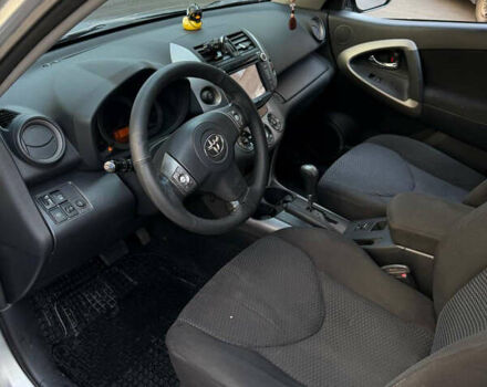 Сірий Тойота РАВ 4, об'ємом двигуна 2 л та пробігом 240 тис. км за 8700 $, фото 8 на Automoto.ua