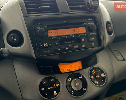 Сірий Тойота РАВ 4, об'ємом двигуна 2.36 л та пробігом 144 тис. км за 11000 $, фото 13 на Automoto.ua