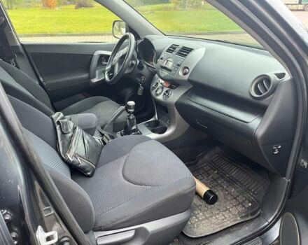 Серый Тойота РАВ 4, объемом двигателя 2.2 л и пробегом 350 тыс. км за 5100 $, фото 5 на Automoto.ua