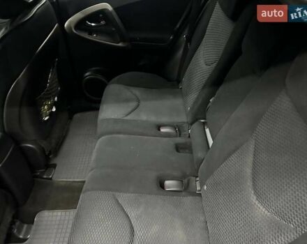 Серый Тойота РАВ 4, объемом двигателя 2 л и пробегом 220 тыс. км за 9300 $, фото 13 на Automoto.ua