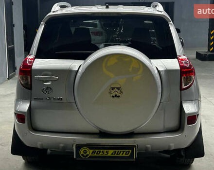 Серый Тойота РАВ 4, объемом двигателя 2 л и пробегом 220 тыс. км за 9300 $, фото 4 на Automoto.ua