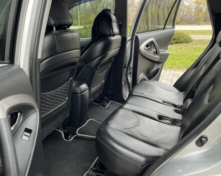 Серый Тойота РАВ 4, объемом двигателя 2 л и пробегом 219 тыс. км за 10300 $, фото 4 на Automoto.ua