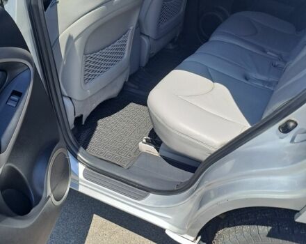 Серый Тойота РАВ 4, объемом двигателя 2.4 л и пробегом 273 тыс. км за 9500 $, фото 3 на Automoto.ua