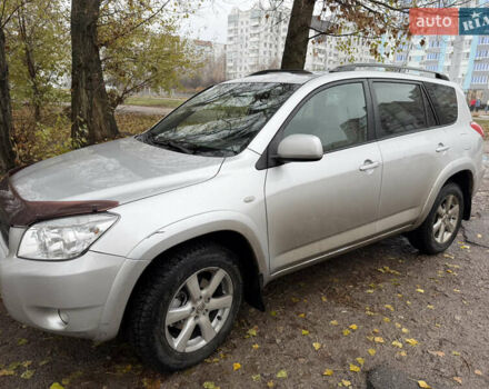 Серый Тойота РАВ 4, объемом двигателя 2.4 л и пробегом 174 тыс. км за 11700 $, фото 2 на Automoto.ua